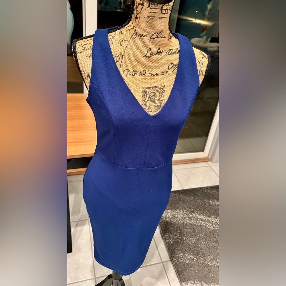 Lulu's Royal Blue V-Neck Midi Dress size Medium